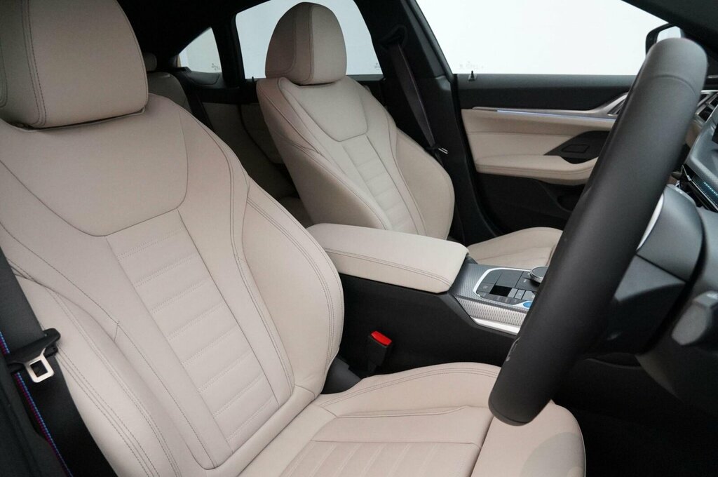 BMW i4 M60 Black #13