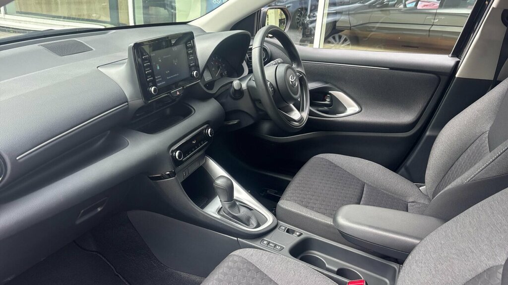 Toyota Yaris 1.5 Vvt-h Icon E-cvt Euro 6 Ss GY73FSN Black #5