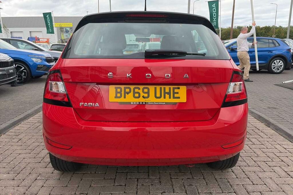 Skoda Fabia 1.0 Mpi Colour Edition Red #4