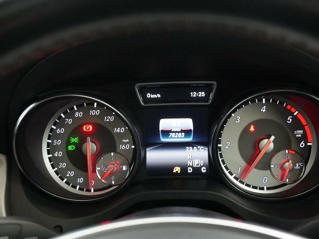 Mercedes-Benz GLA Class Gla 220D 4Matic Amg Line Prem Plus Black #4