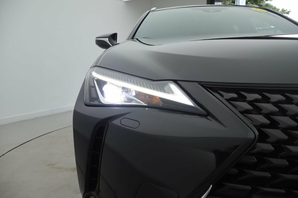Lexus UX 250H White #30