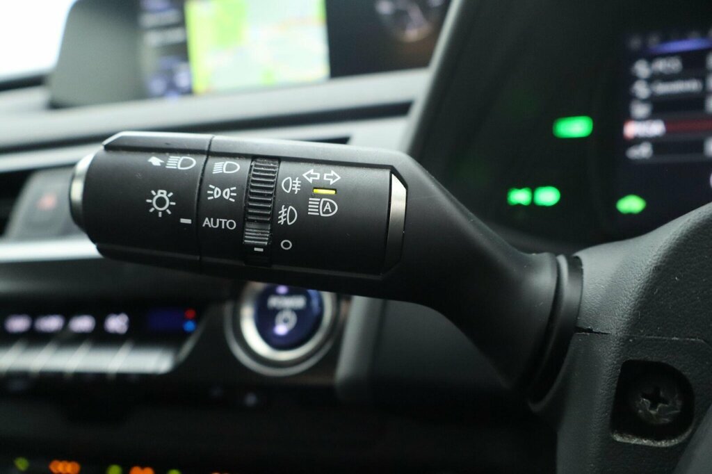 Lexus UX 250H White #16