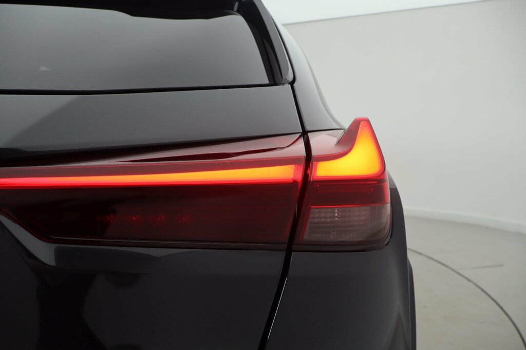 Lexus UX 250H White #29