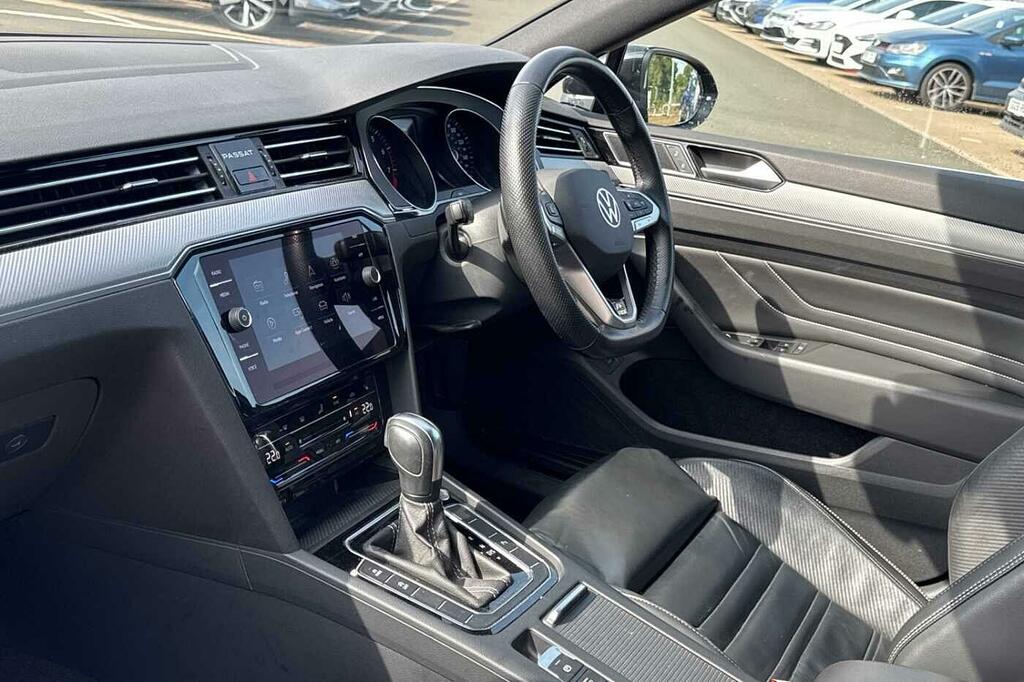 Volkswagen Passat 1.5 Tsi Evo R-line Dsg Black #2