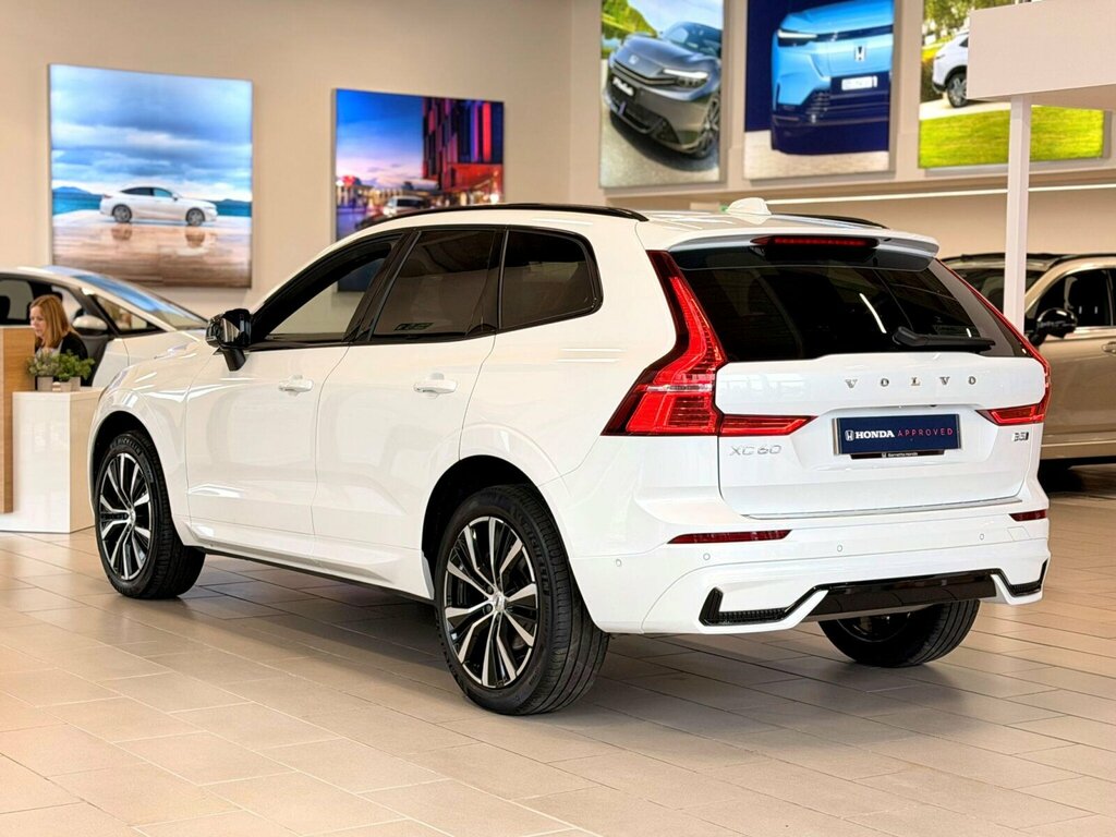 Volvo XC60 2.0 B5p Plus Dark Awd Geartronic White #3