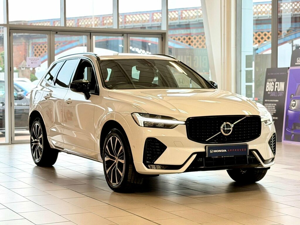 Volvo XC60 2.0 B5p Plus Dark Awd Geartronic White