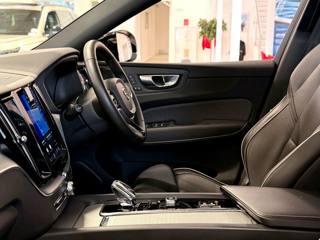 Volvo XC60 2.0 B5p Plus Dark Awd Geartronic White #5