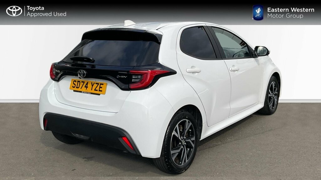 Toyota Yaris 1.5 Vvt-h Design E-cvt Euro 6 Ss White #2
