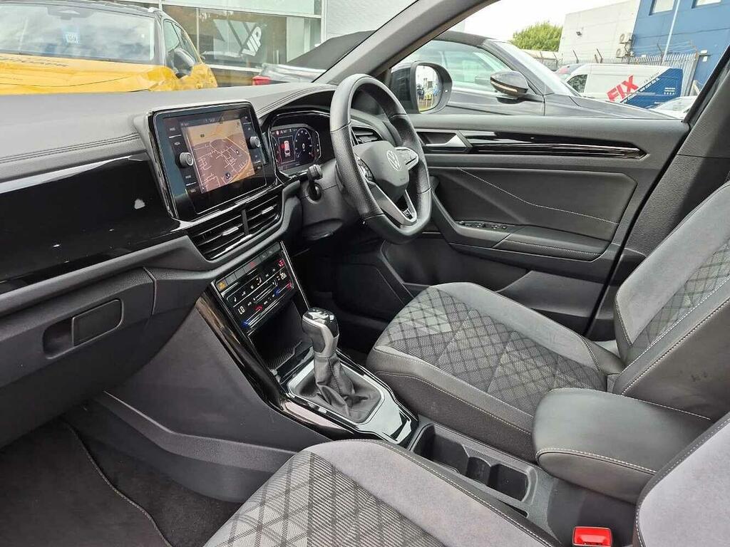 Volkswagen T-Roc R-line 1.5 Tsi 150Ps 7-Speed Dsg Black #2