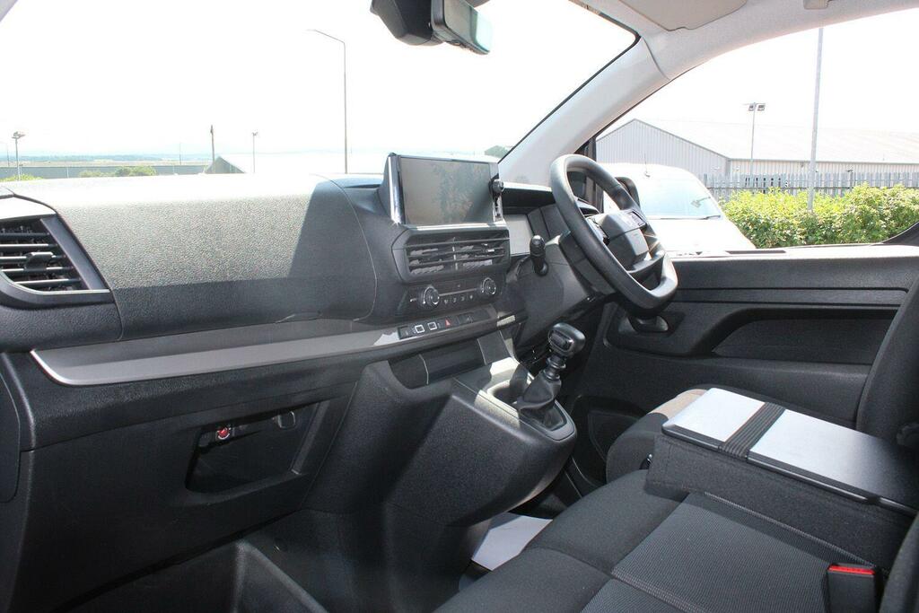 Citroen Dispatch 1.5 Bluehdi 120Ps Van Driver KM74MSV White #3