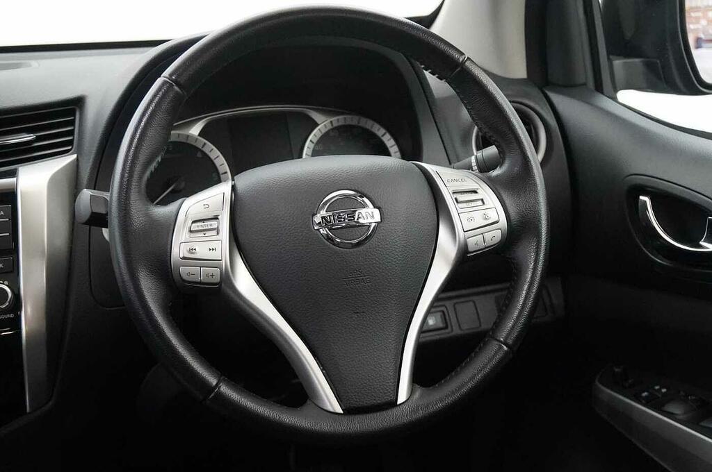 Nissan Navara Navara Tekna Dci Black #30