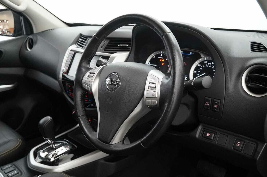 Nissan Navara Navara Tekna Dci Black #21