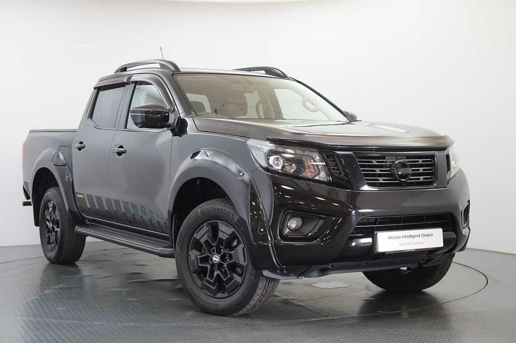 Nissan Navara Double Cab Pick Up N-guard 2.3Dci 190 Tt 4Wd Black