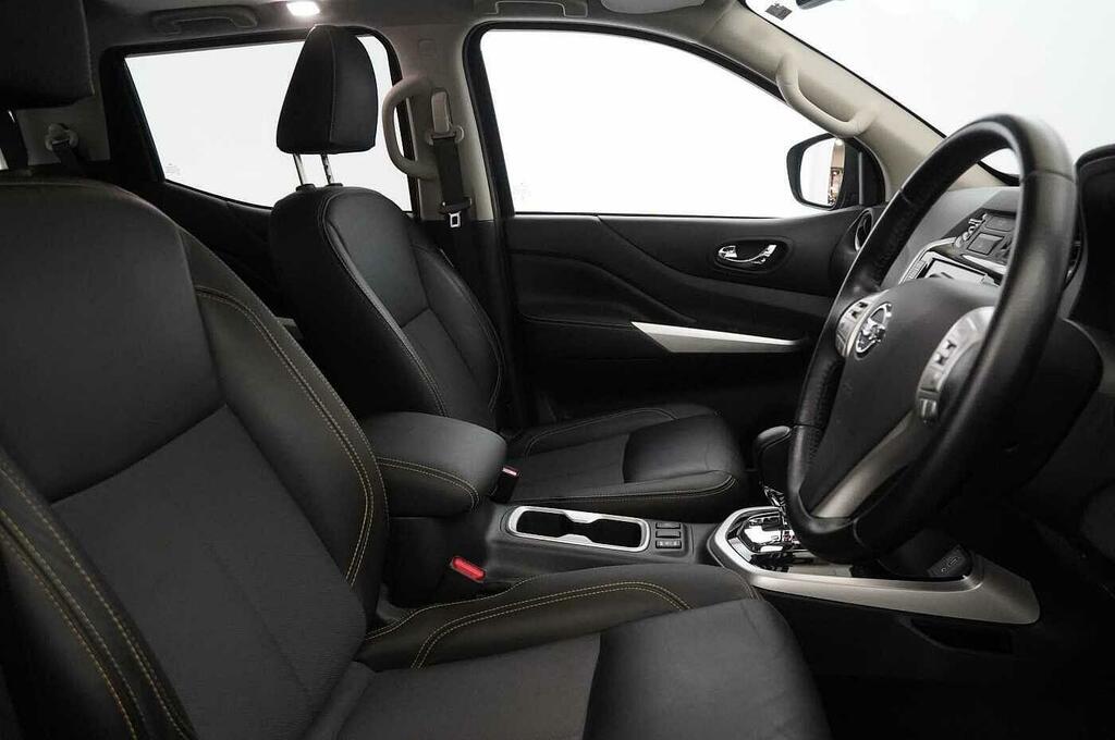 Nissan Navara Navara Tekna Dci Black #19