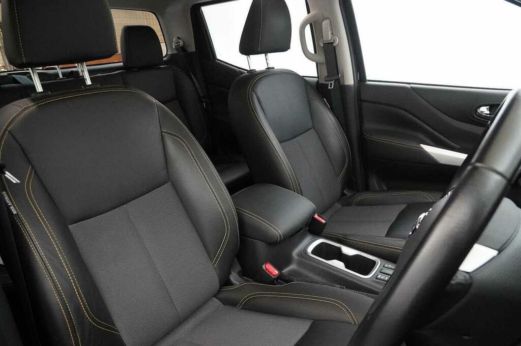 Nissan Navara Navara Tekna Dci Black #18