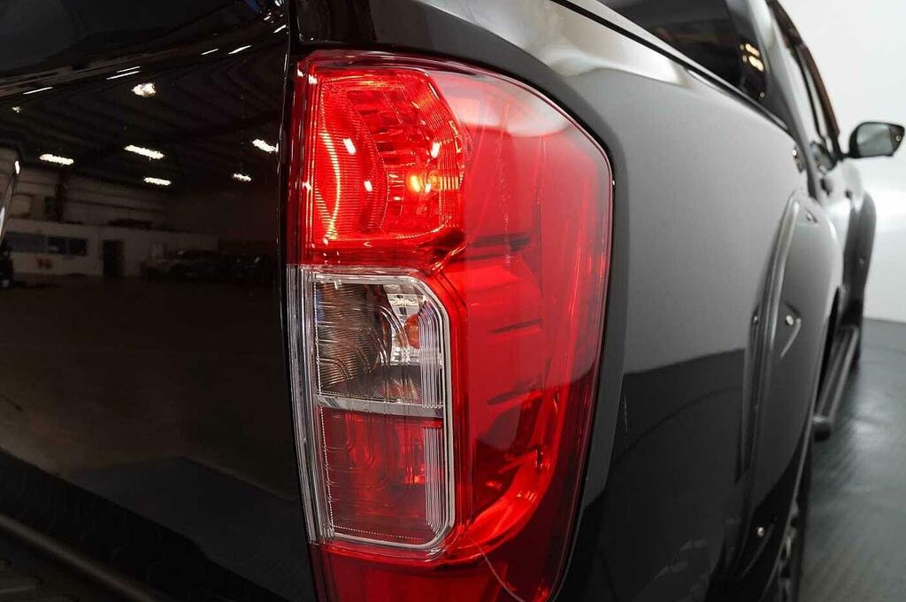 Nissan Navara Navara Tekna Dci Black #10