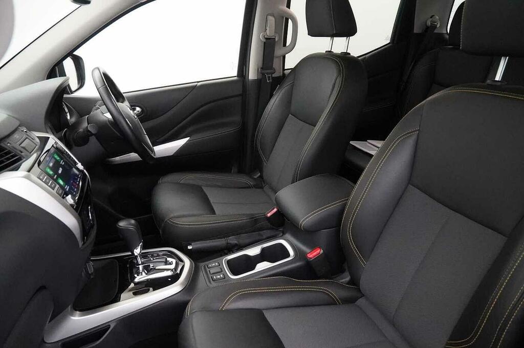 Nissan Navara Navara Tekna Dci Black #17