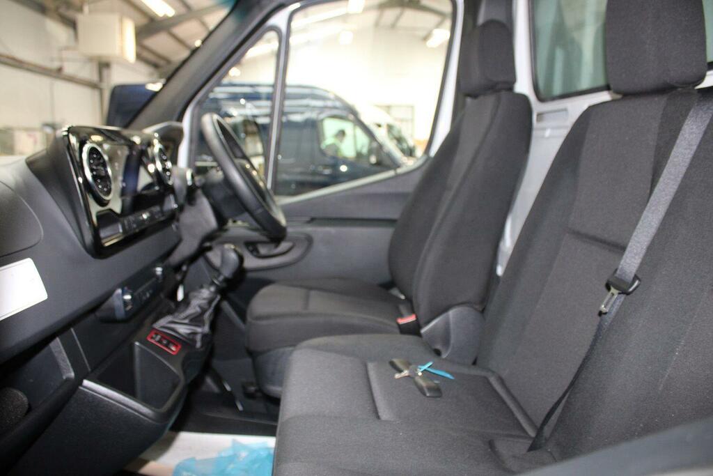 Mercedes-Benz Sprinter 3.5T Chassis Cab White #2