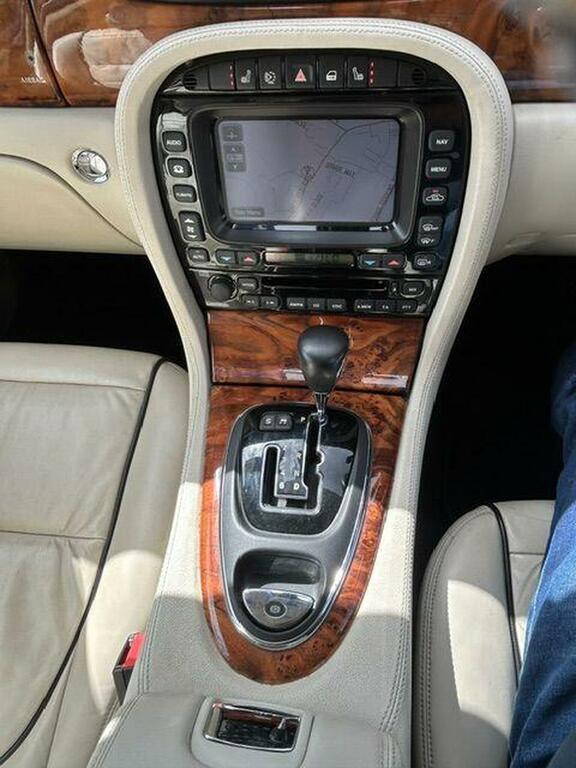 Jaguar XJ Grey #10