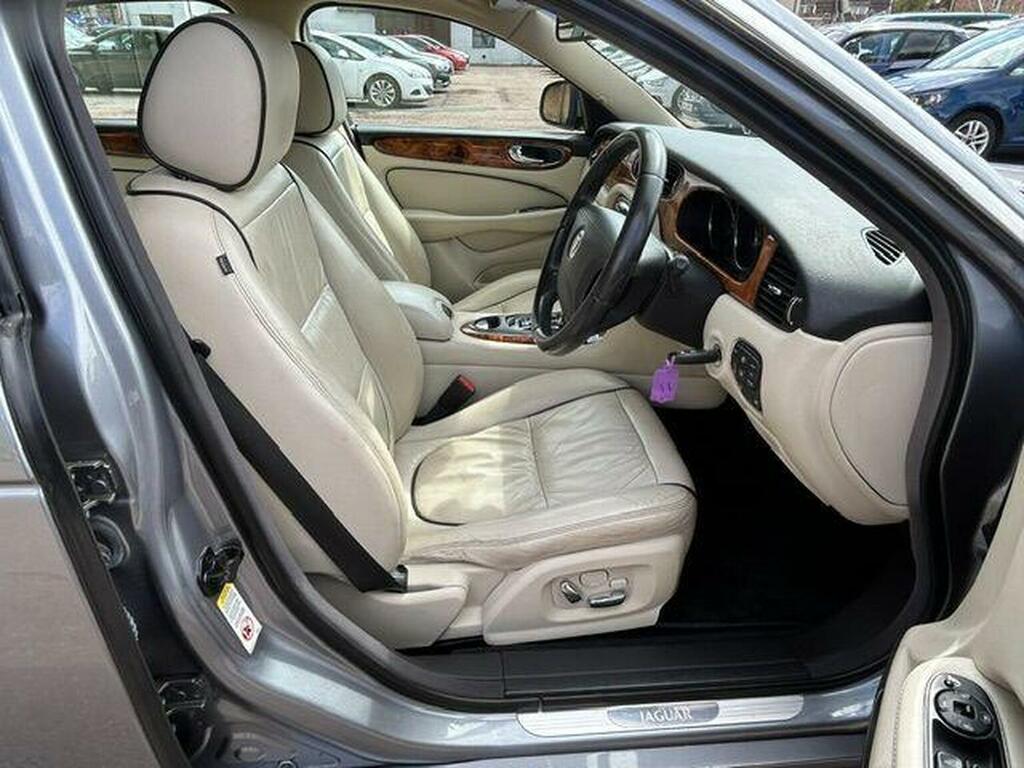 Jaguar XJ Grey #13