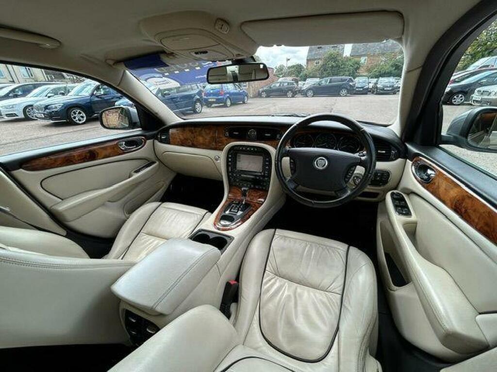 Jaguar XJ Grey #9