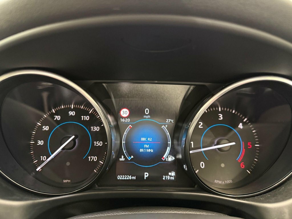 Jaguar XE 2L Prestige Black #3