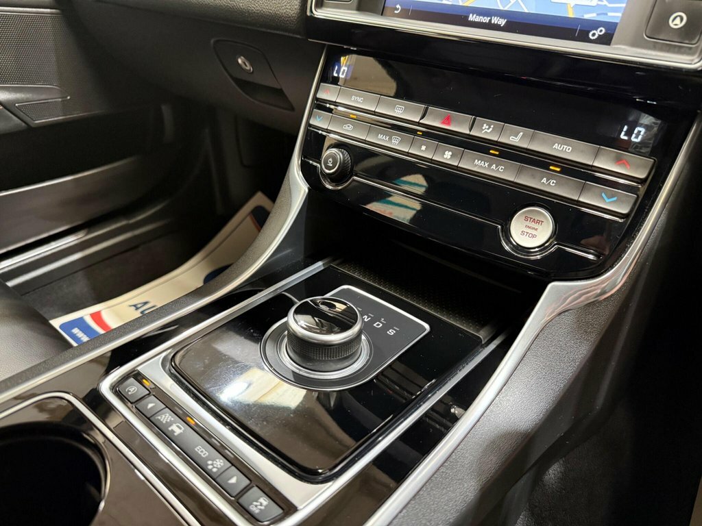 Jaguar XE 2L Prestige Black #5