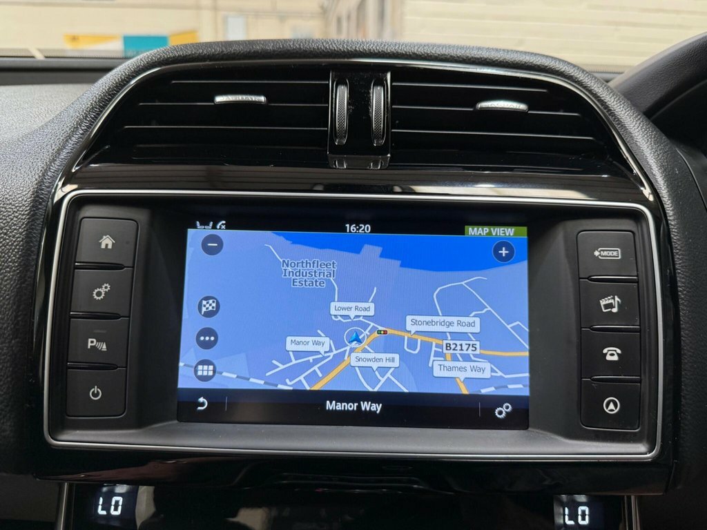 Jaguar XE 2L Prestige Black #4