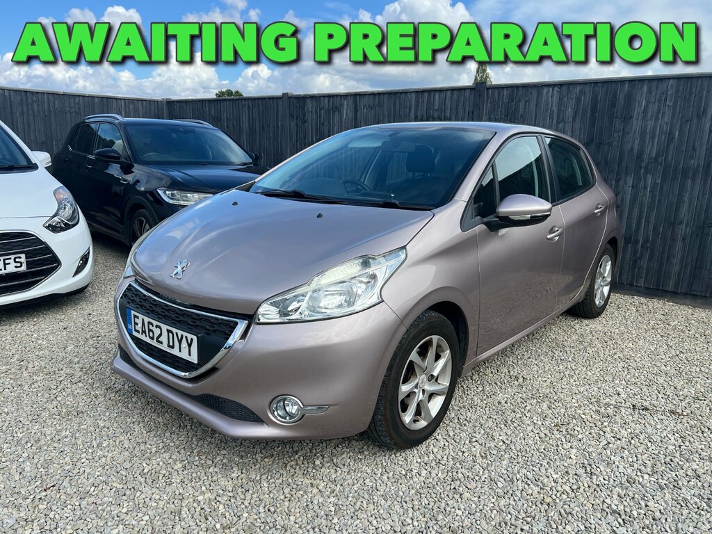 Peugeot 208 1.2 Vti Active Hatchback Euro 5 Pink
