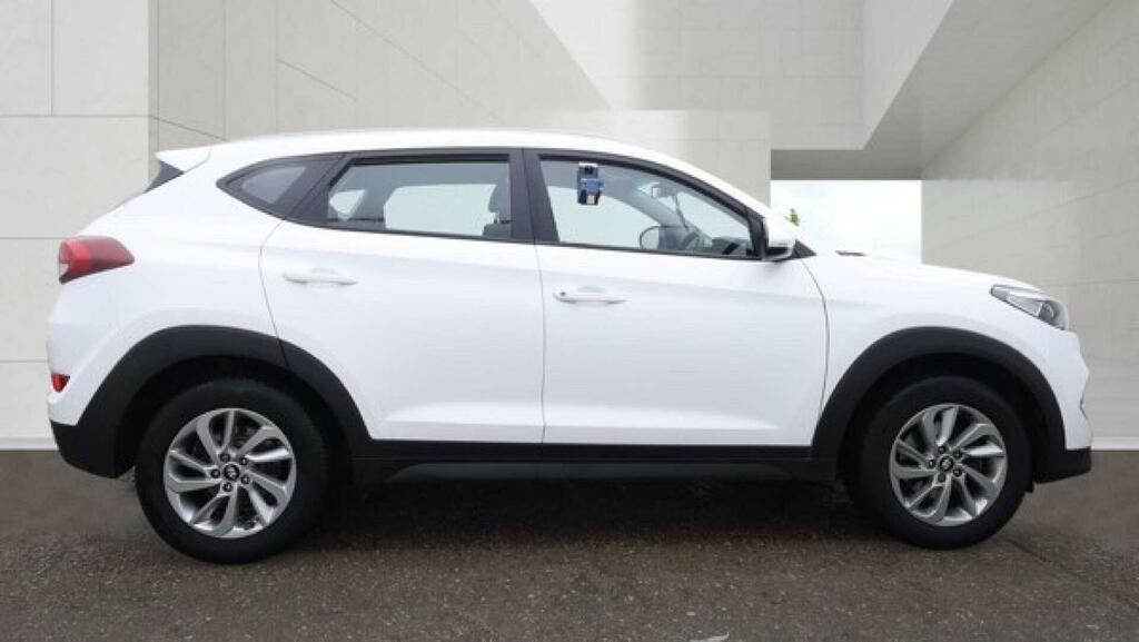 Hyundai Tucson 1.6 Gdi Blue Drive Se Nav Euro 6 Ss EN16VHT White #5