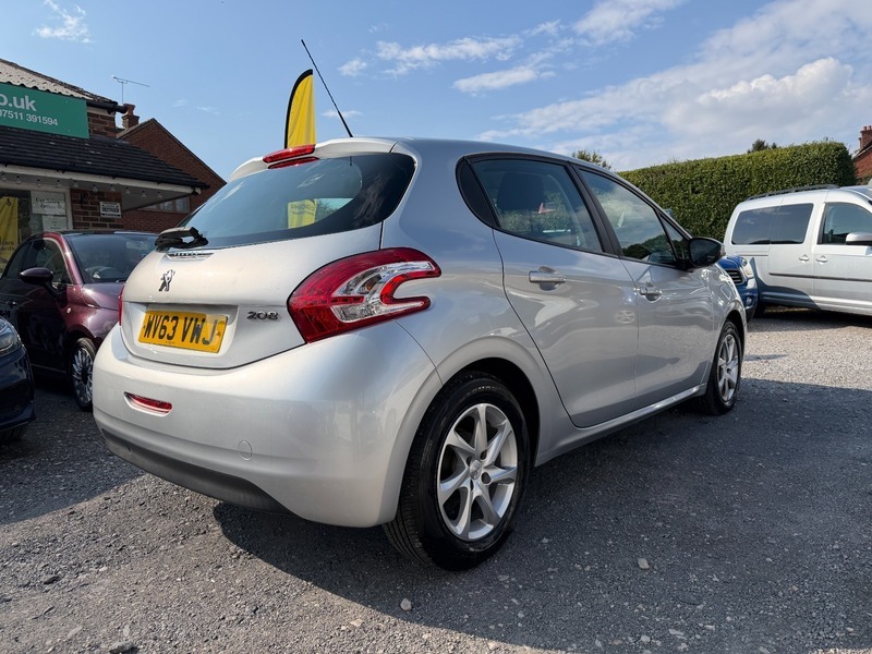 Peugeot 208 Access White #5