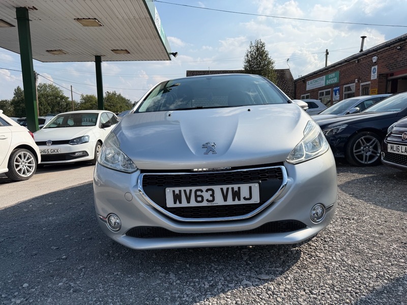 Peugeot 208 Access White #2