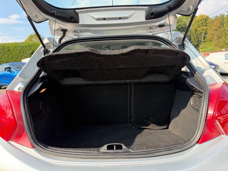 Peugeot 208 Access White #12