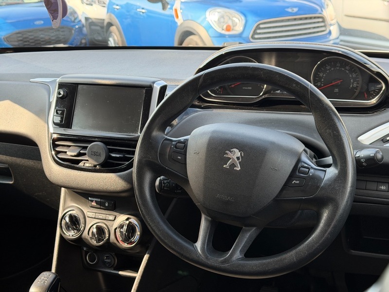 Peugeot 208 Access White #11