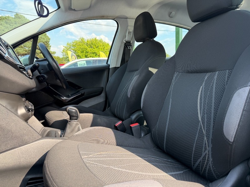 Peugeot 208 Access White #9
