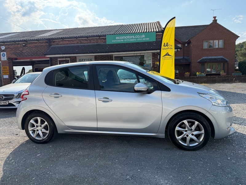 Peugeot 208 Access White #6