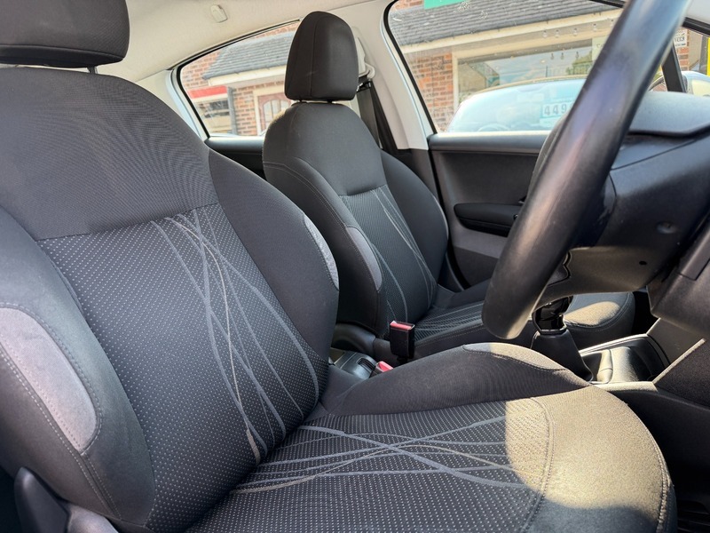 Peugeot 208 Access White #7