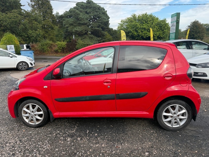 Toyota Aygo Vvt-i Mode Red #2