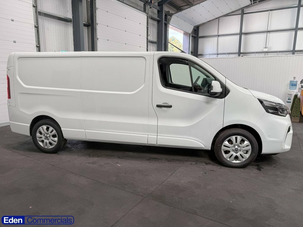Nissan Primastar 2L Tekna White #2