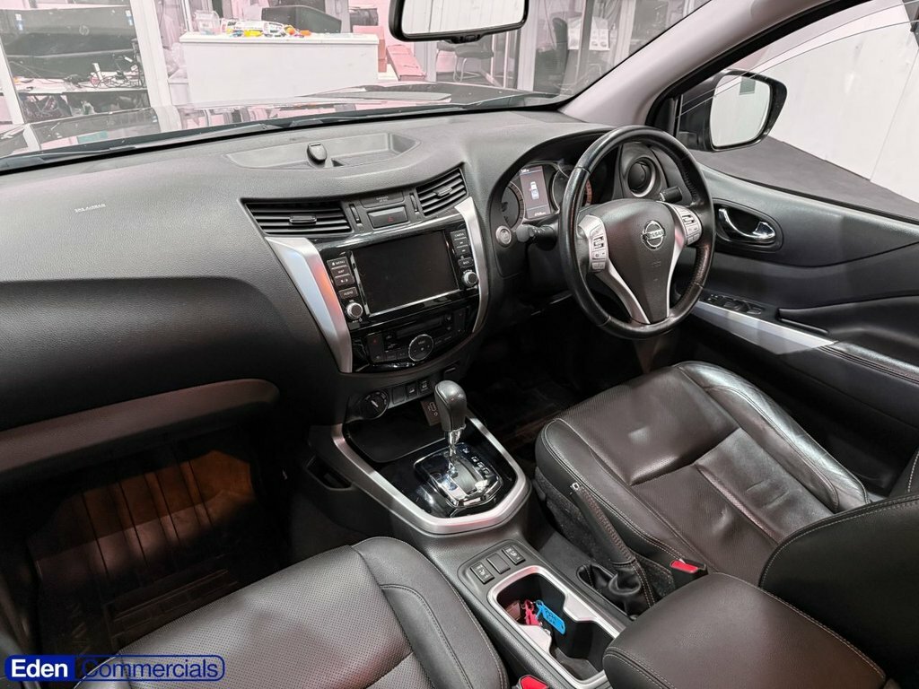 Nissan Navara 2L Tekna Black #3