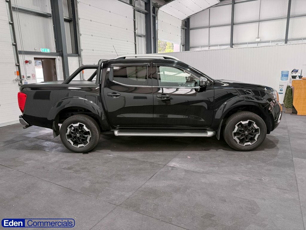 Nissan Navara 2L Tekna Black #2