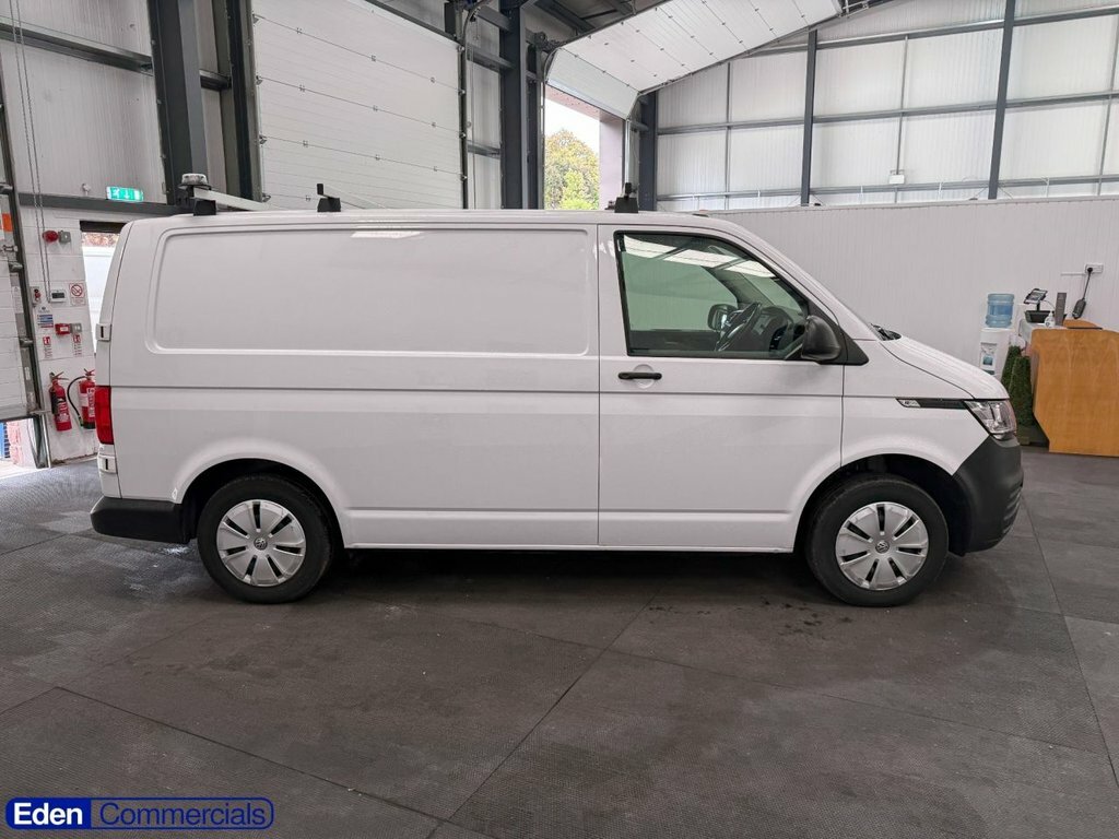 Volkswagen Transporter 2L Startline VX24WJG White #2