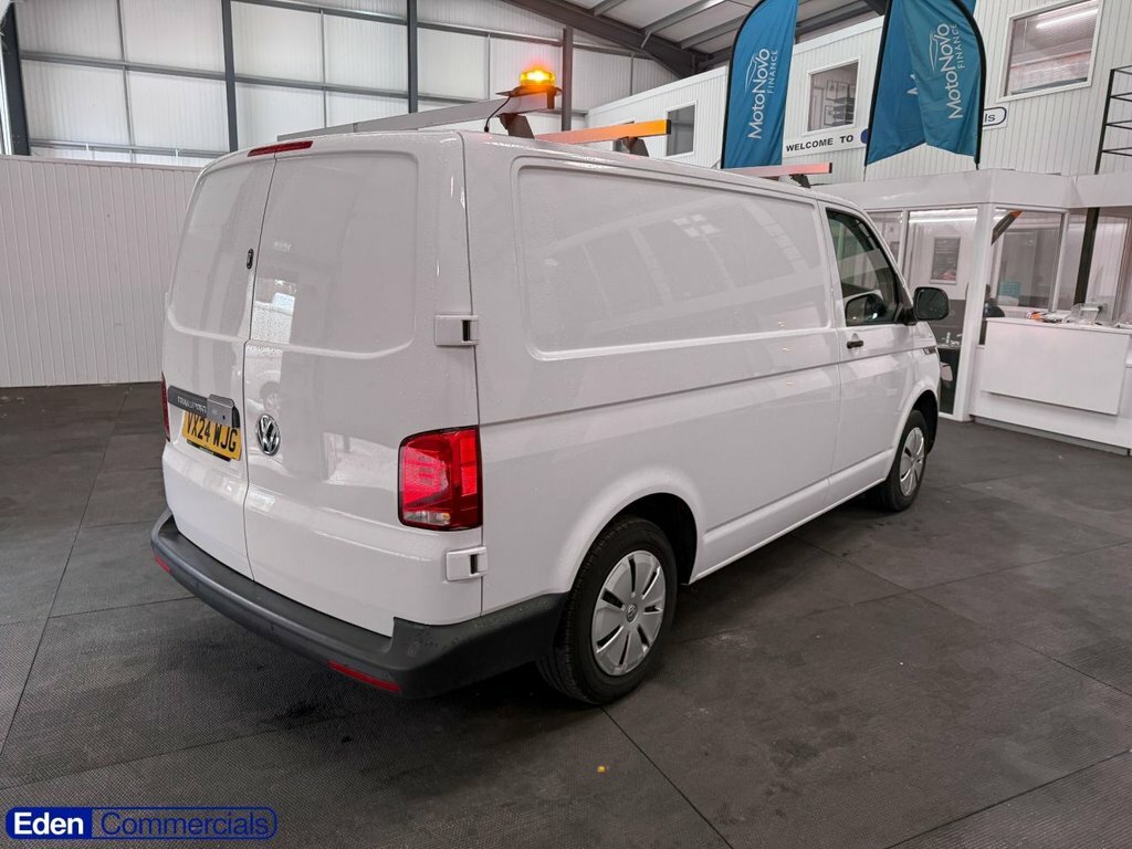 Volkswagen Transporter 2L Startline VX24WJG White #4