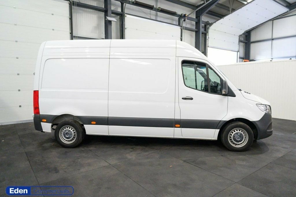 Mercedes-Benz Sprinter 2L Lion Xs KM24HFN White #2