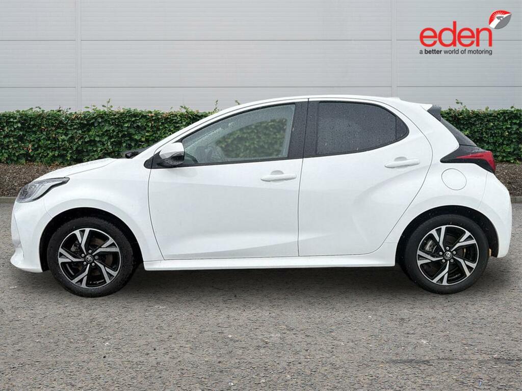 Toyota Yaris 1.5 Hybrid Design Cvt White #4