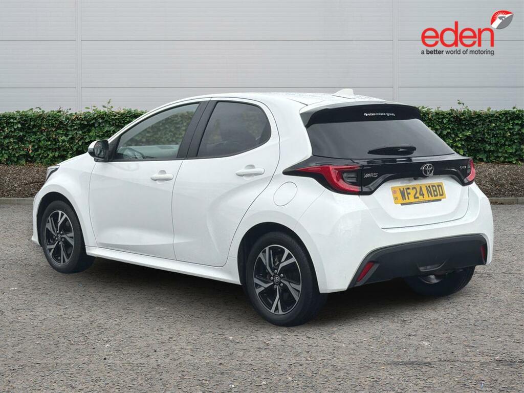 Toyota Yaris 1.5 Hybrid Design Cvt White #5