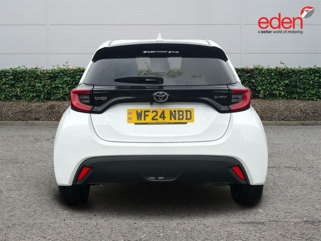 Toyota Yaris 1.5 Hybrid Design Cvt White #6