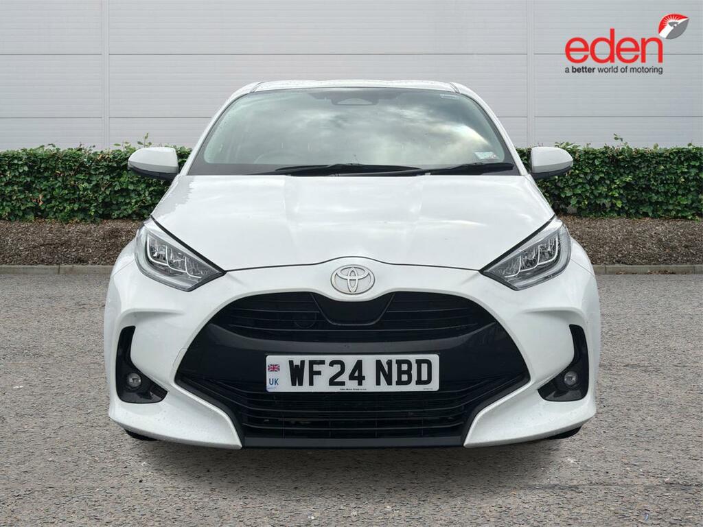 Toyota Yaris 1.5 Hybrid Design Cvt White #2