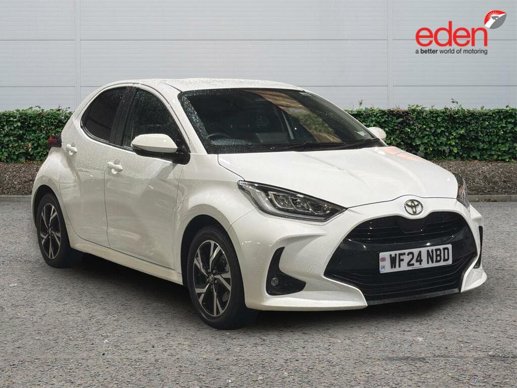 Toyota Yaris 1.5 Hybrid Design Cvt White