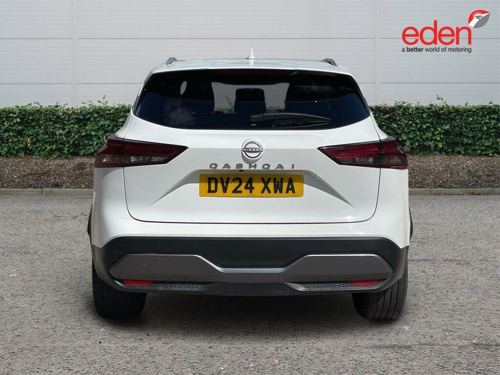 Nissan Qashqai 1.3 Dig-t Mh N-connecta White #6